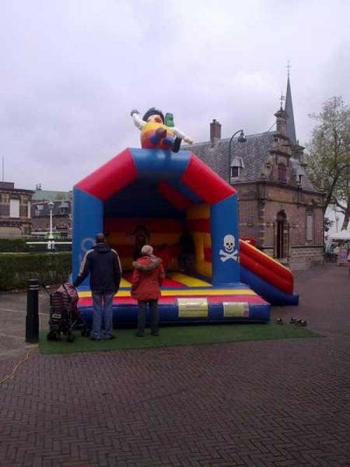 Springkussen Zeerover met glijbaan